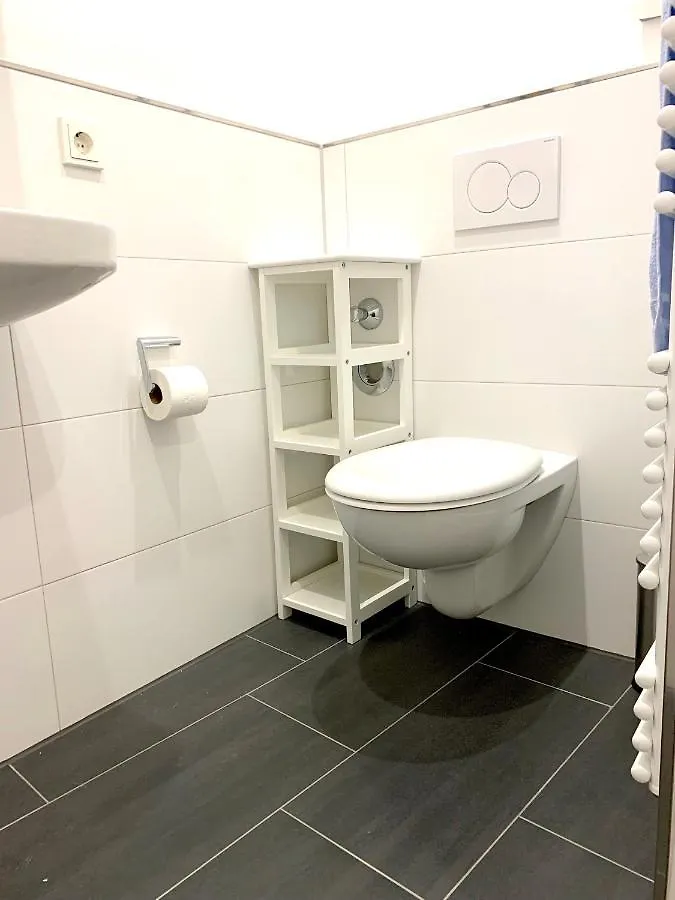 Alles Komplett - 2 Schlafzimmer, Grosse Kueche, Bad Cologne