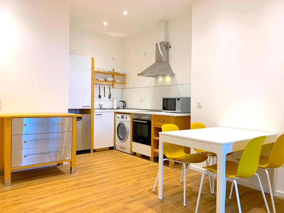 Alles Komplett - 2 Schlafzimmer, Grosse Kueche, Bad Cologne Apartment