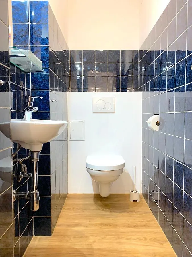 Alles Komplett - 2 Schlafzimmer, Grosse Kueche, Bad Cologne Apartment
